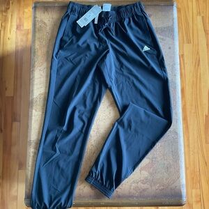 Adidas NWT Women Aeroready joggers